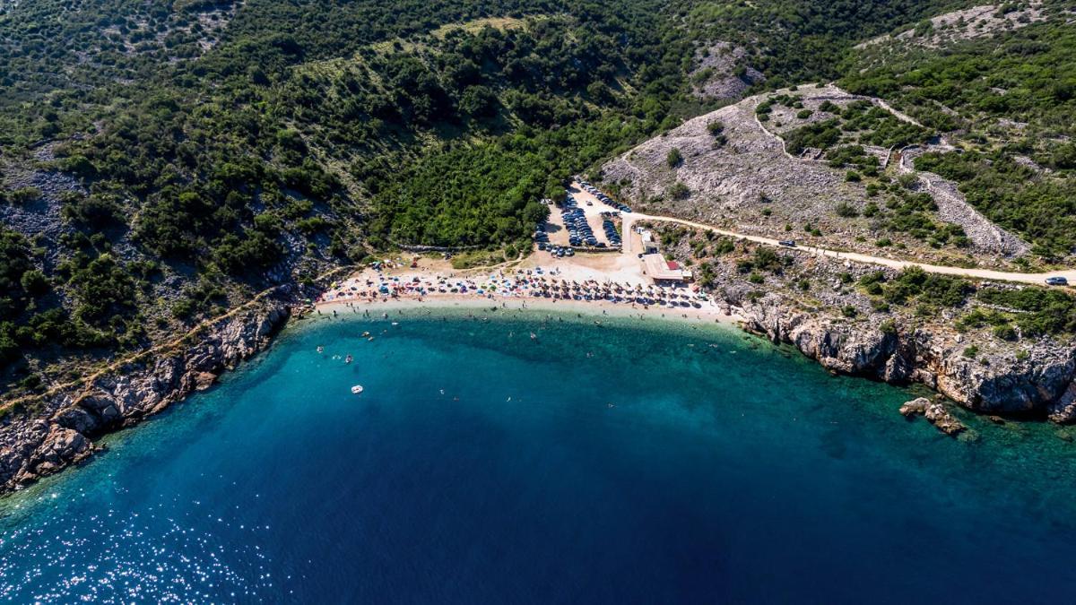 Apartment Arte Vrbnik Bagian luar foto