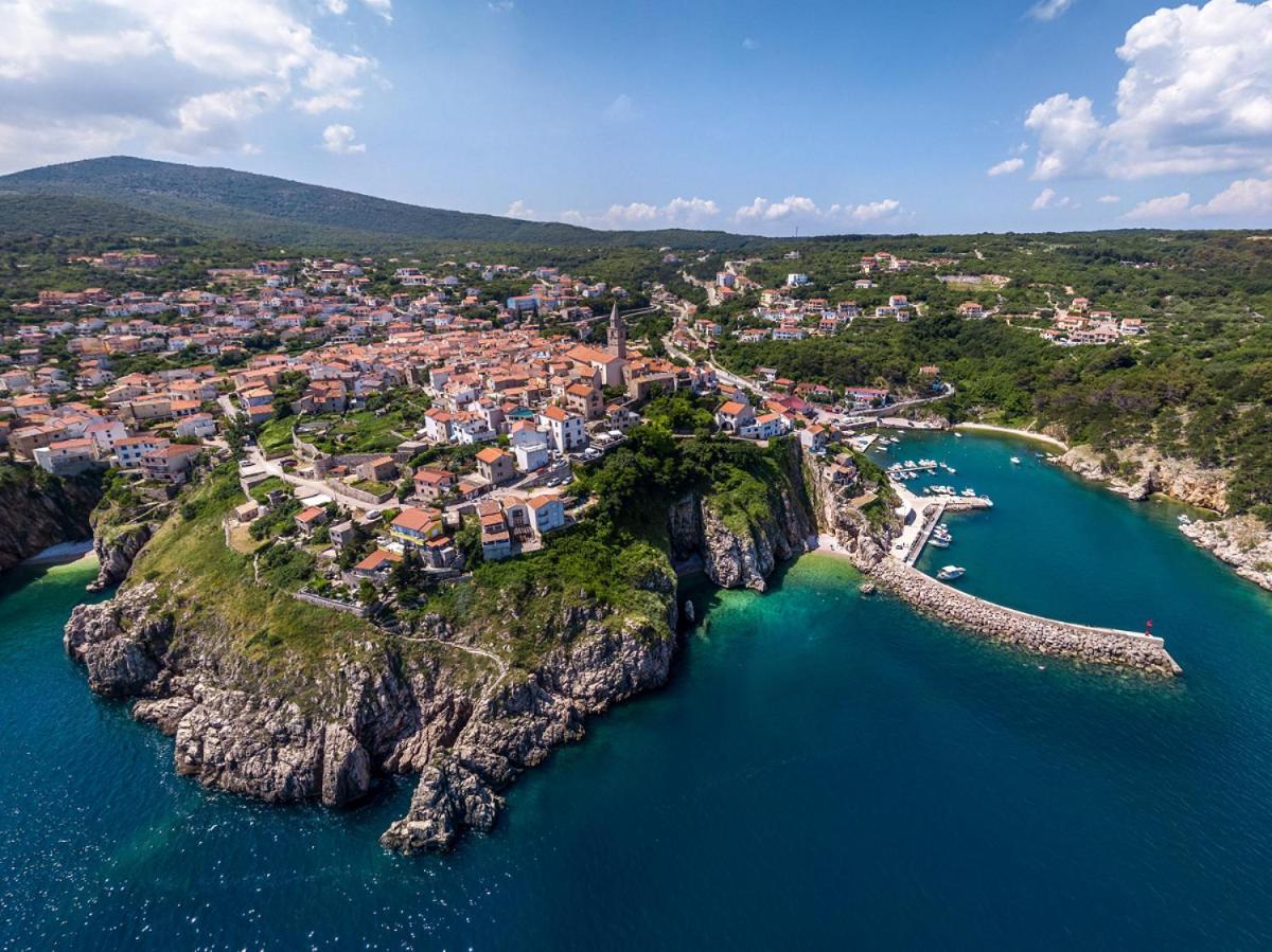 Apartment Arte Vrbnik Bagian luar foto