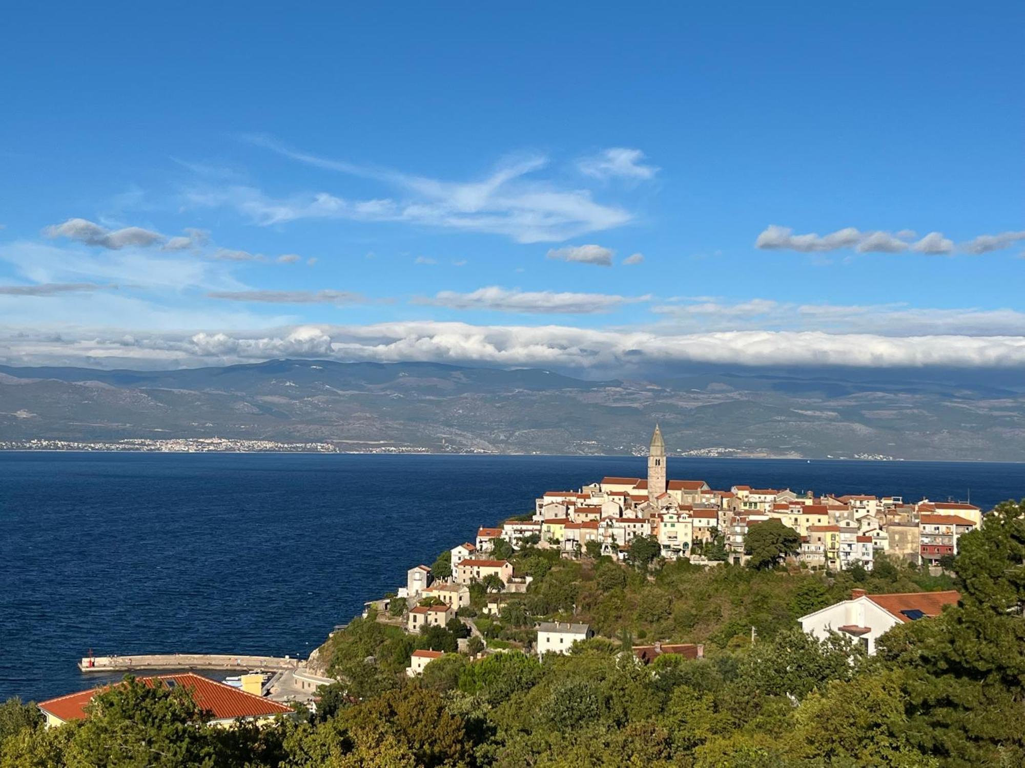 Apartment Arte Vrbnik Bagian luar foto